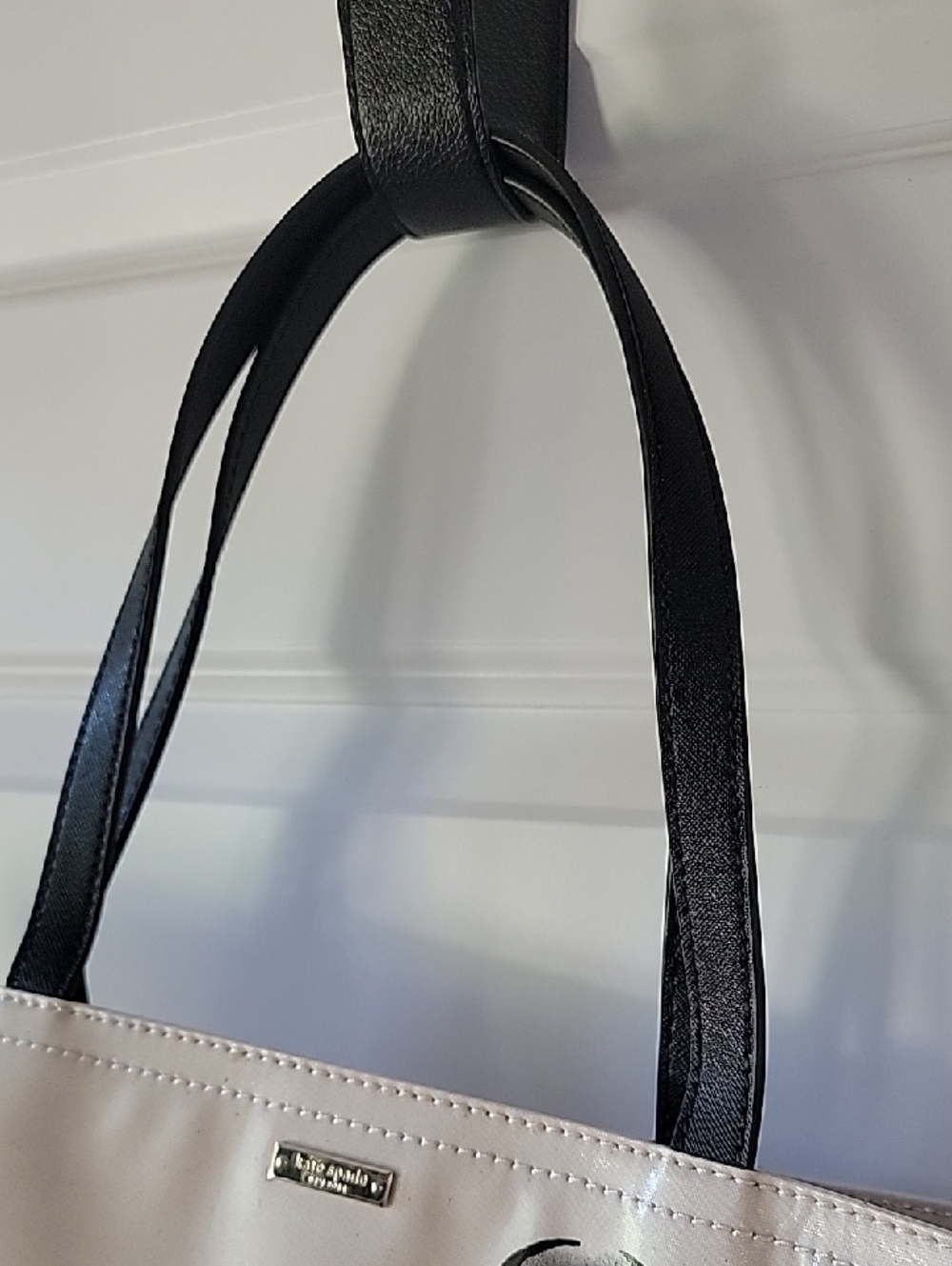kate spade New York Cream Minnie Mouse Tote with Black Leather Handles~Like New - Picture 9 of 16